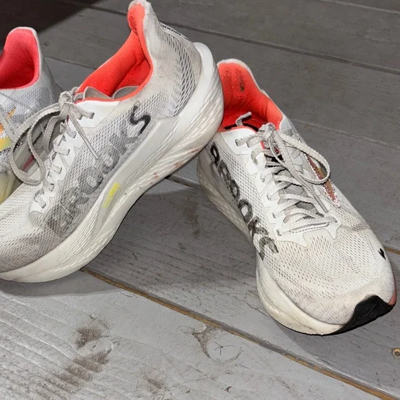 Brooks Women's White and Pink Running Shoes - Picture 3 of 4